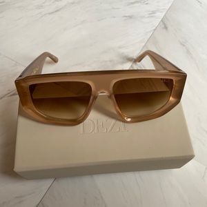 DEZI BACKTRACK- HONEY MAPLE/UMBER FADE SUNGLASSES